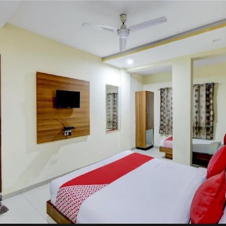 Hotel Krishna Palace Αχμπανταμπάντ Εξωτερικό φωτογραφία