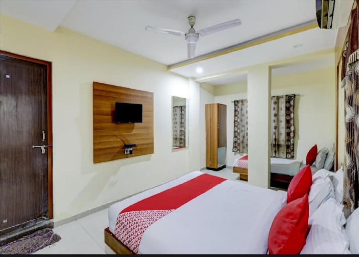 Hotel Krishna Palace Αχμπανταμπάντ Εξωτερικό φωτογραφία