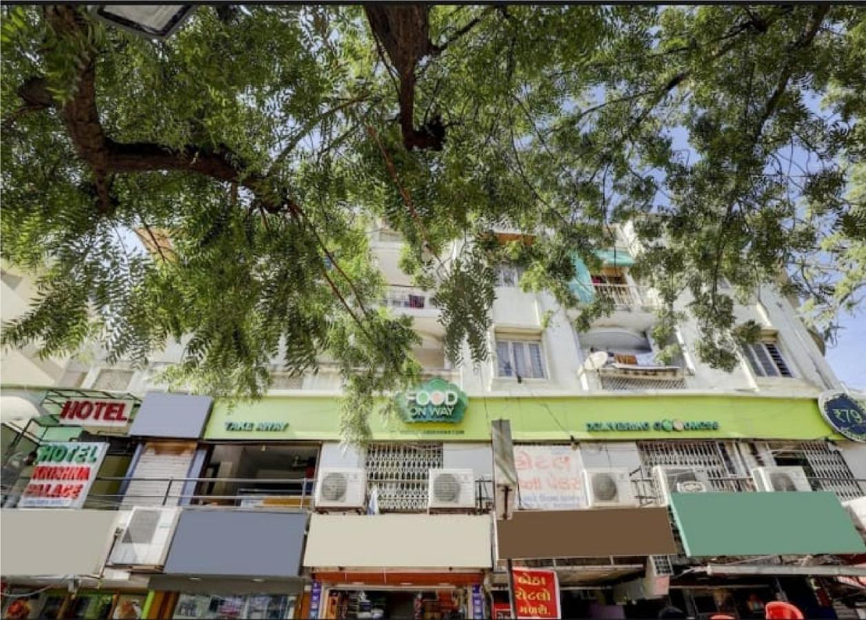 Hotel Krishna Palace Αχμπανταμπάντ Εξωτερικό φωτογραφία