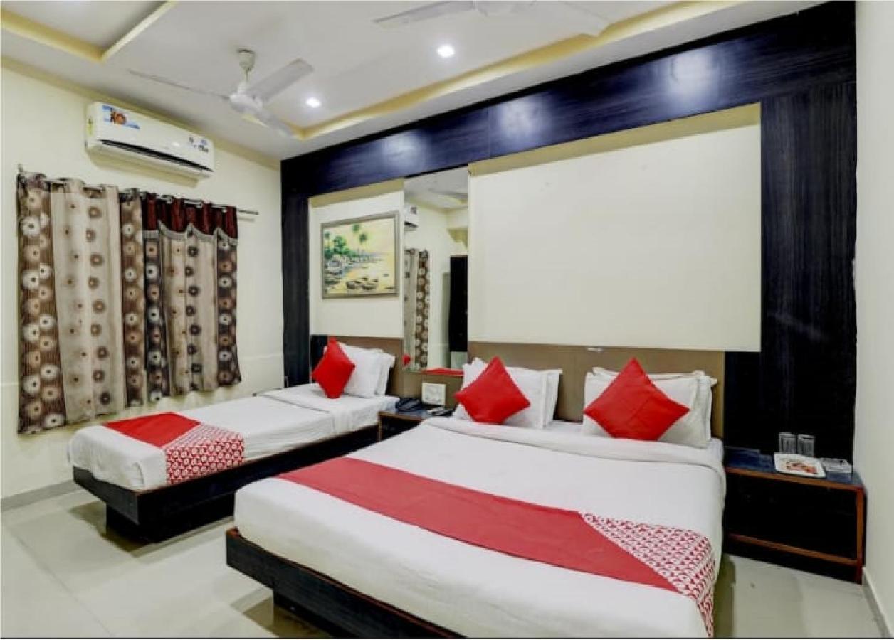 Hotel Krishna Palace Αχμπανταμπάντ Εξωτερικό φωτογραφία