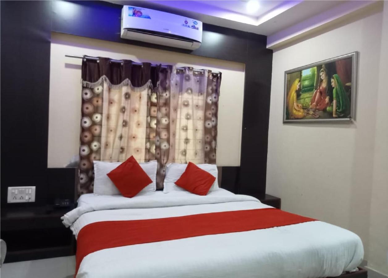 Hotel Krishna Palace Αχμπανταμπάντ Εξωτερικό φωτογραφία