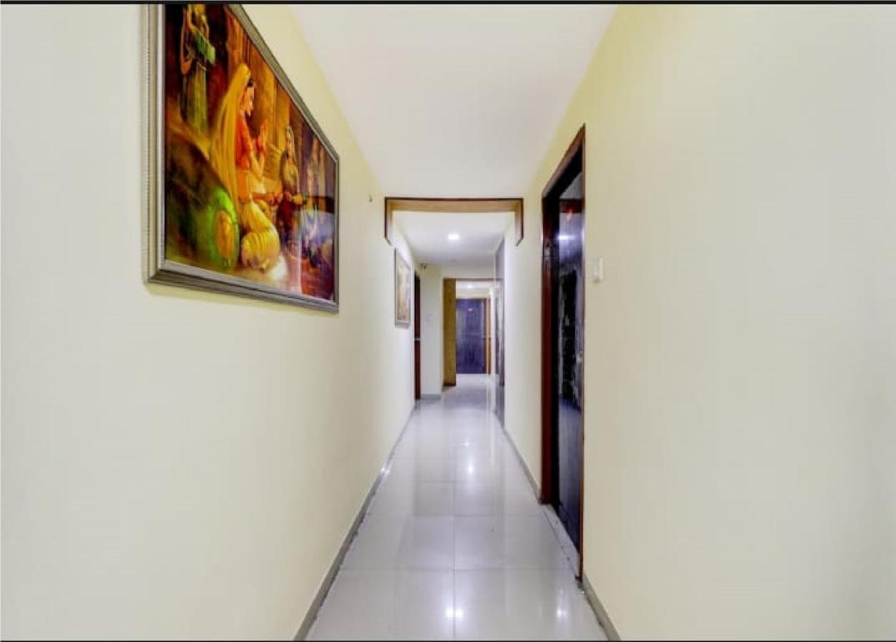 Hotel Krishna Palace Αχμπανταμπάντ Εξωτερικό φωτογραφία