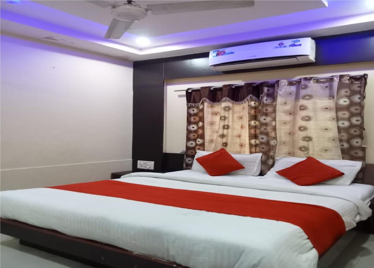 Hotel Krishna Palace Αχμπανταμπάντ Εξωτερικό φωτογραφία