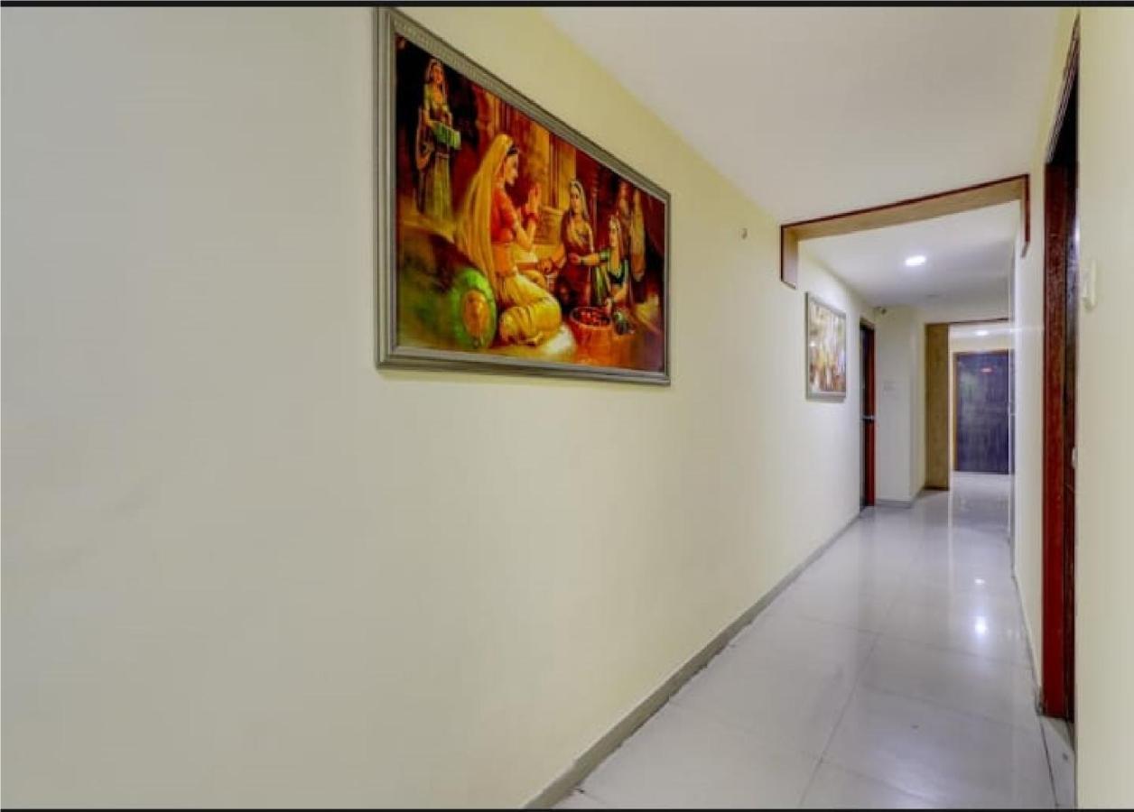Hotel Krishna Palace Αχμπανταμπάντ Εξωτερικό φωτογραφία