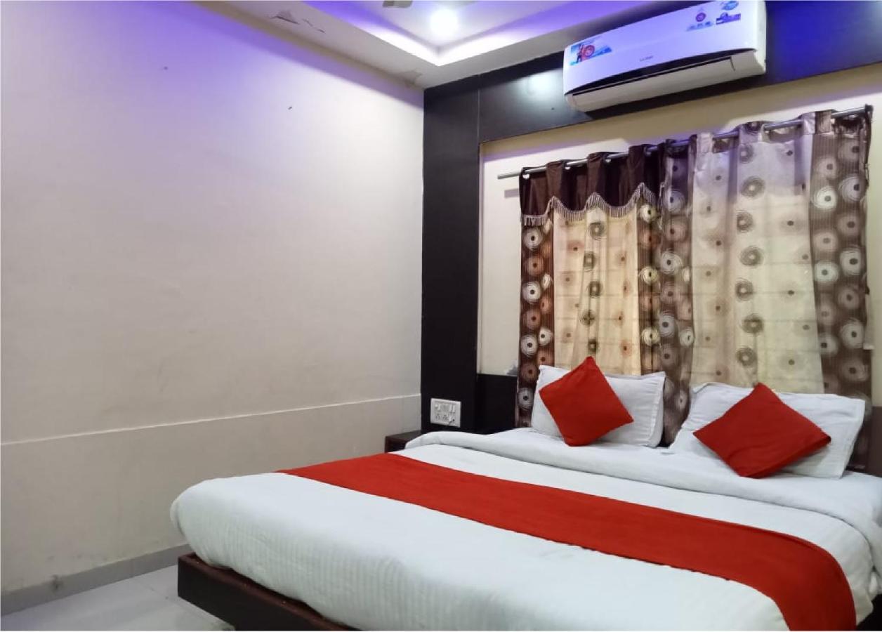 Hotel Krishna Palace Αχμπανταμπάντ Εξωτερικό φωτογραφία