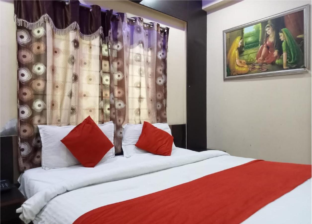 Hotel Krishna Palace Αχμπανταμπάντ Εξωτερικό φωτογραφία