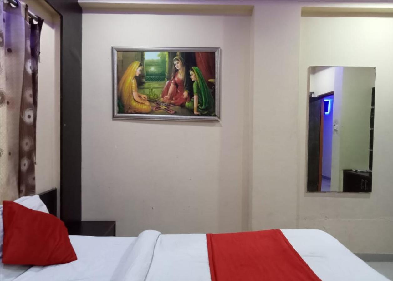 Hotel Krishna Palace Αχμπανταμπάντ Εξωτερικό φωτογραφία
