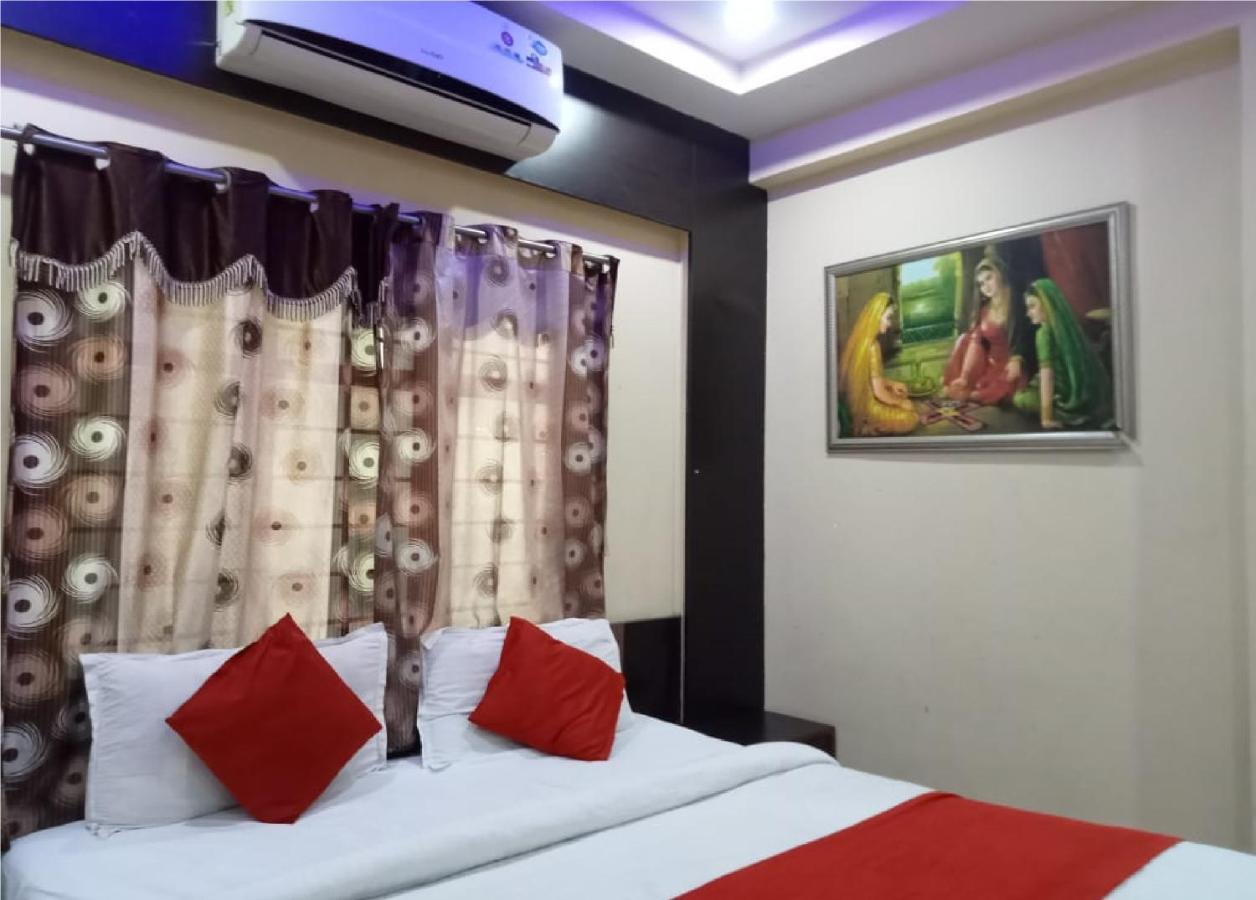 Hotel Krishna Palace Αχμπανταμπάντ Εξωτερικό φωτογραφία