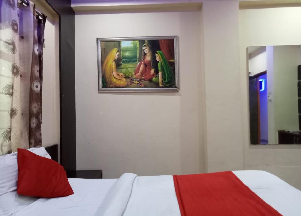 Hotel Krishna Palace Αχμπανταμπάντ Εξωτερικό φωτογραφία