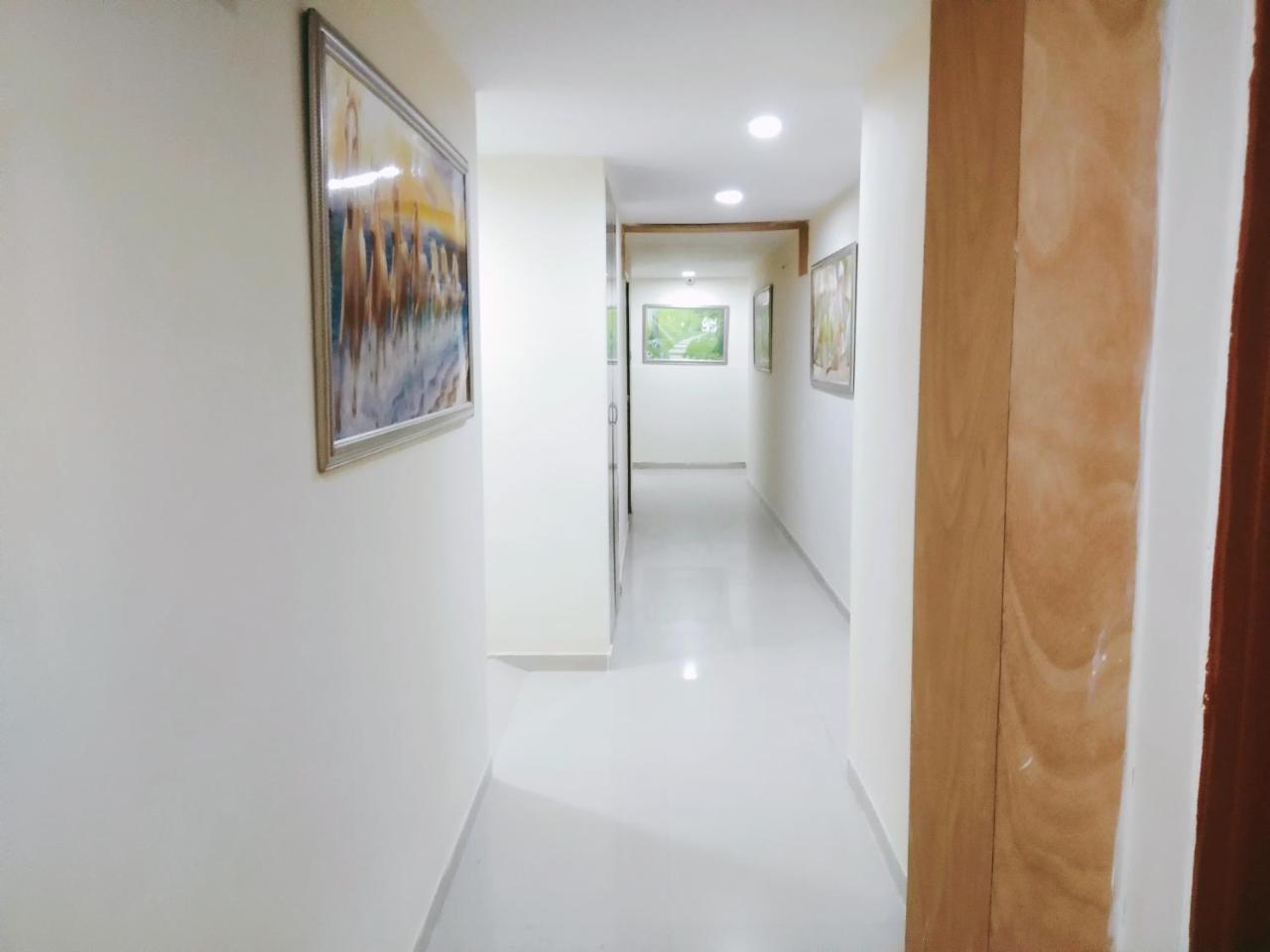 Hotel Krishna Palace Αχμπανταμπάντ Εξωτερικό φωτογραφία