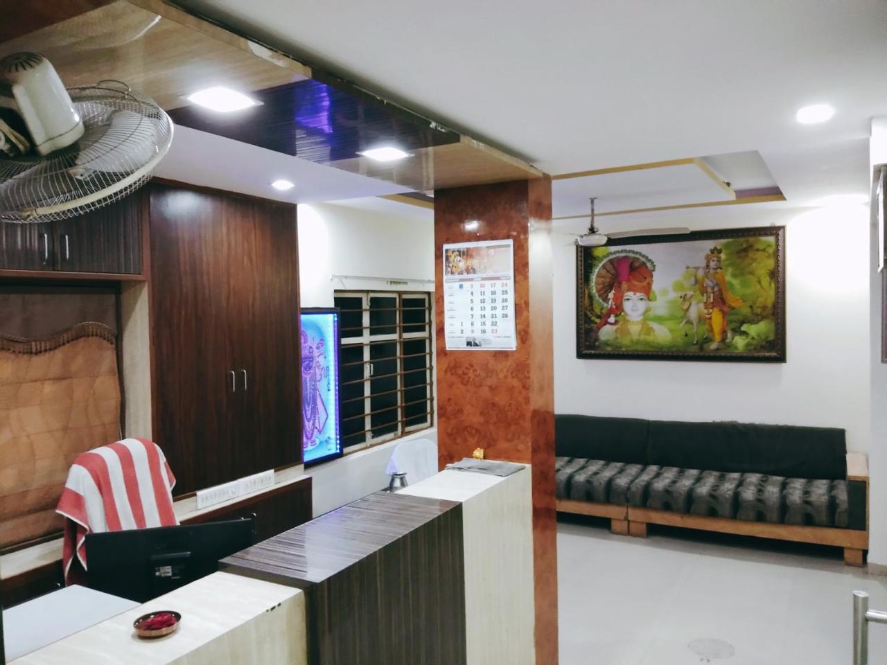 Hotel Krishna Palace Αχμπανταμπάντ Εξωτερικό φωτογραφία